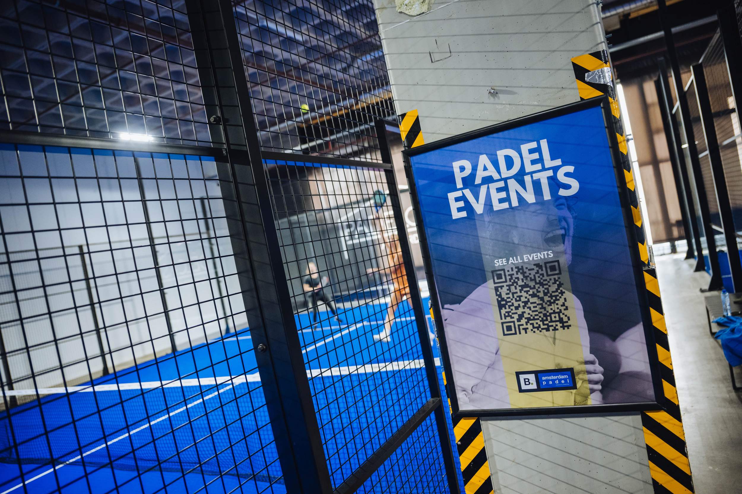 Banner met de tekst Padel Events naast een baan